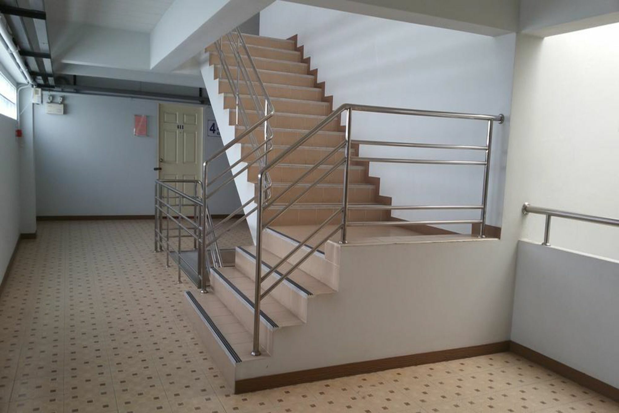 Charoen Apartment Hotel Trang Buitenkant foto