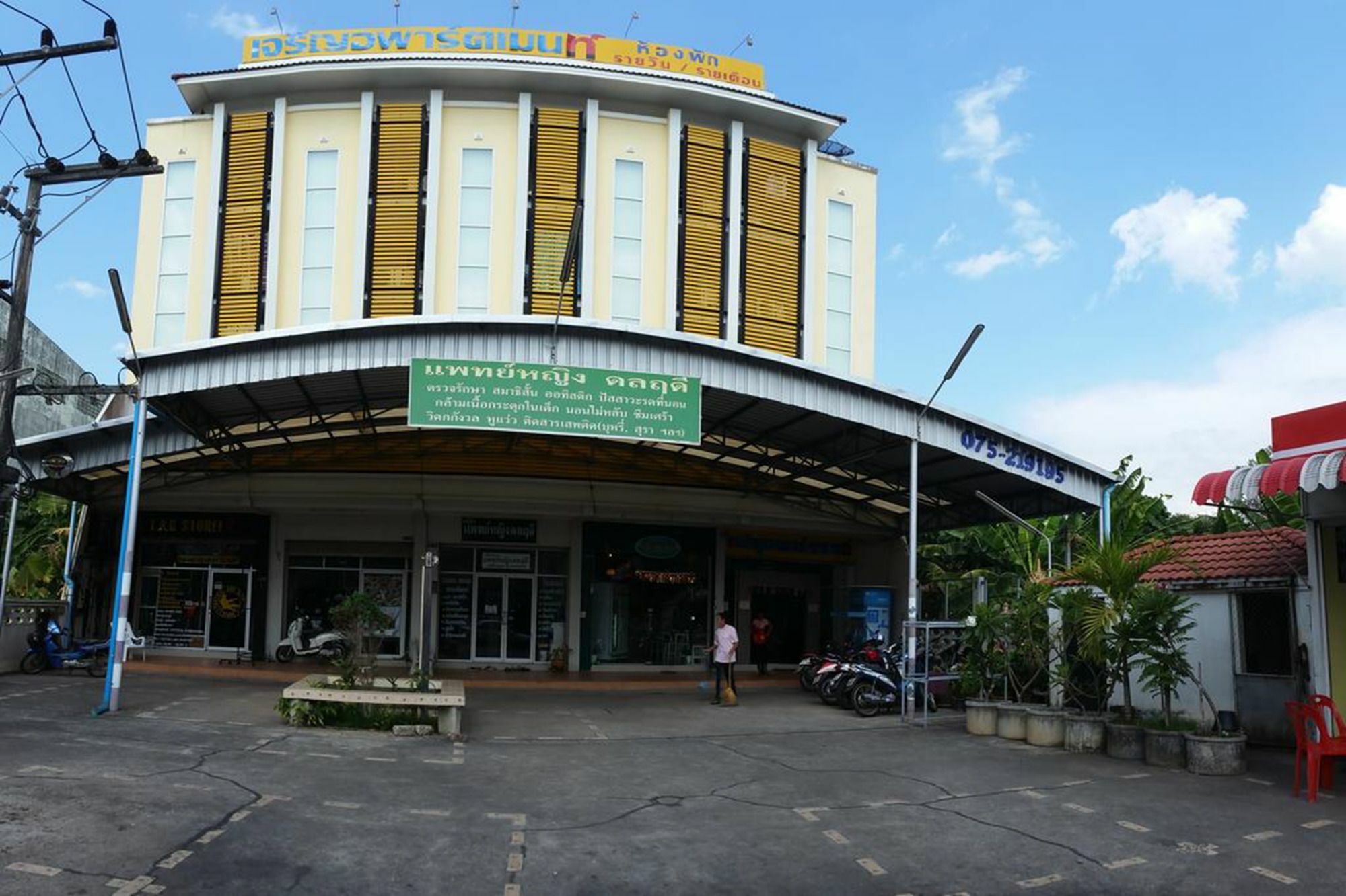 Charoen Apartment Hotel Trang Buitenkant foto